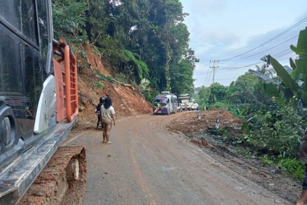 Meningkatkan Akses Jalan Desa untuk Transportasi Lancar